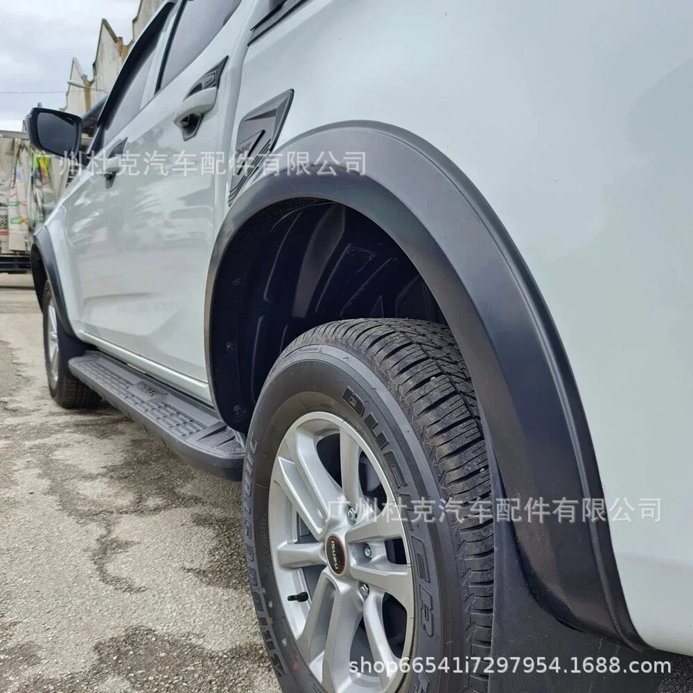 Suitable for 2015-2020 Isuzu DMAX small wheel arch trim, matte black, original vehicle replacement wheel arch trim, pickup modification