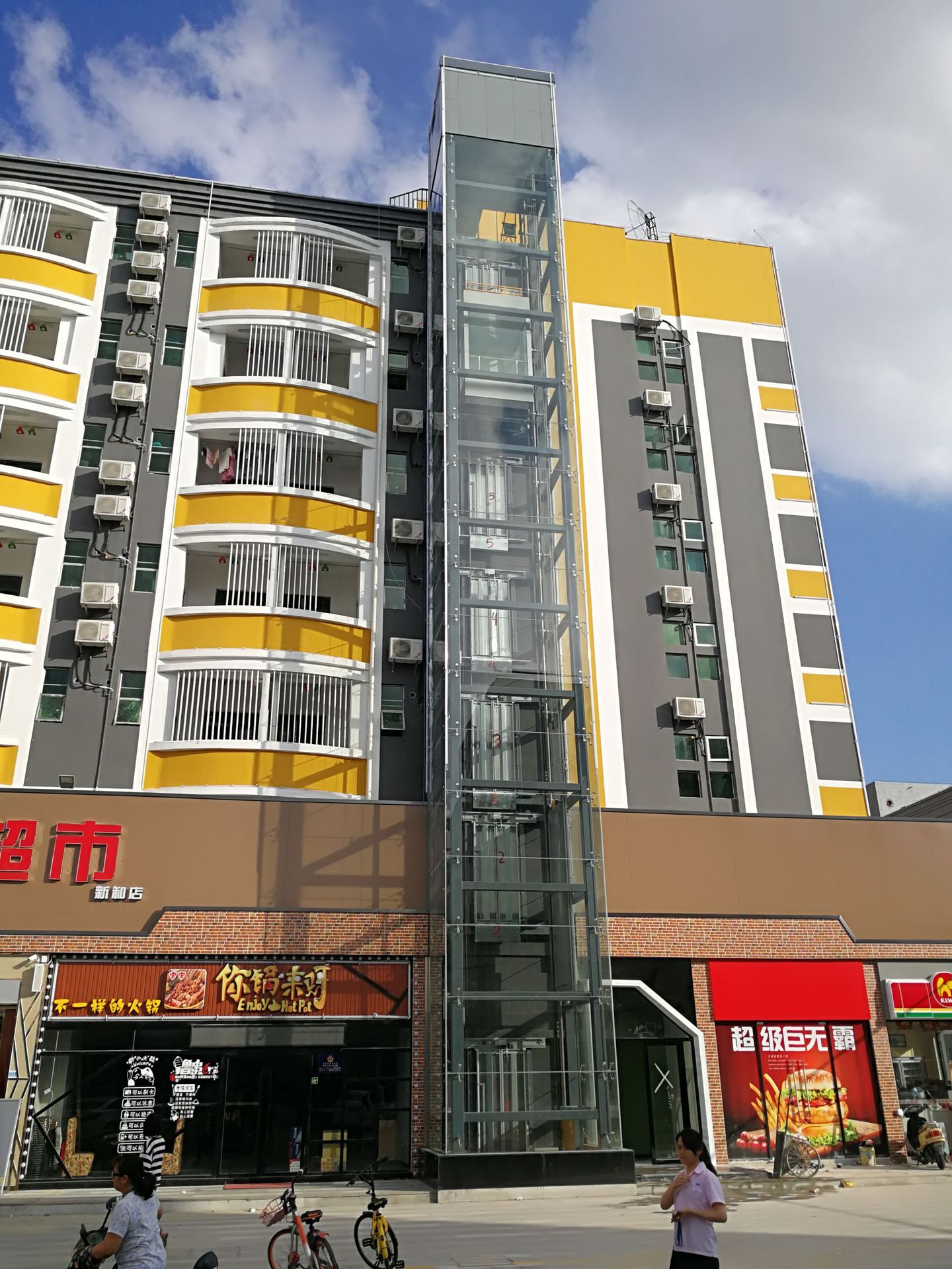 光明新区老宅加装室外电梯钢结构/钢结构电梯外装饰