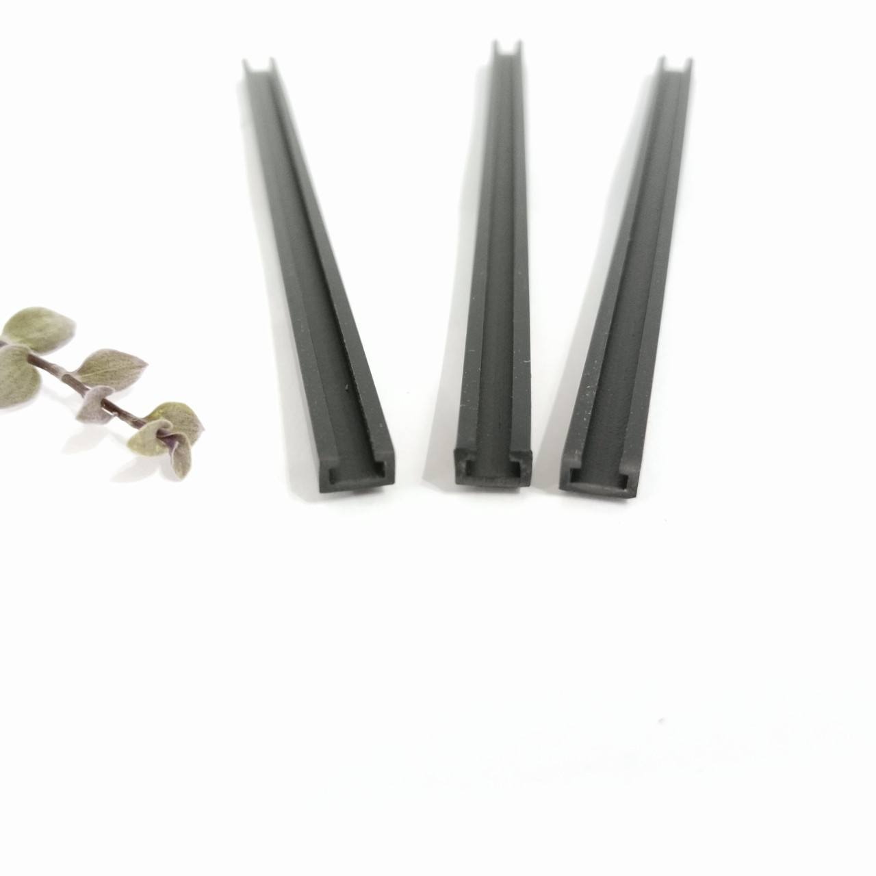 源头厂家PVC产品软硬复合硬质条橡塑制品异型材开发