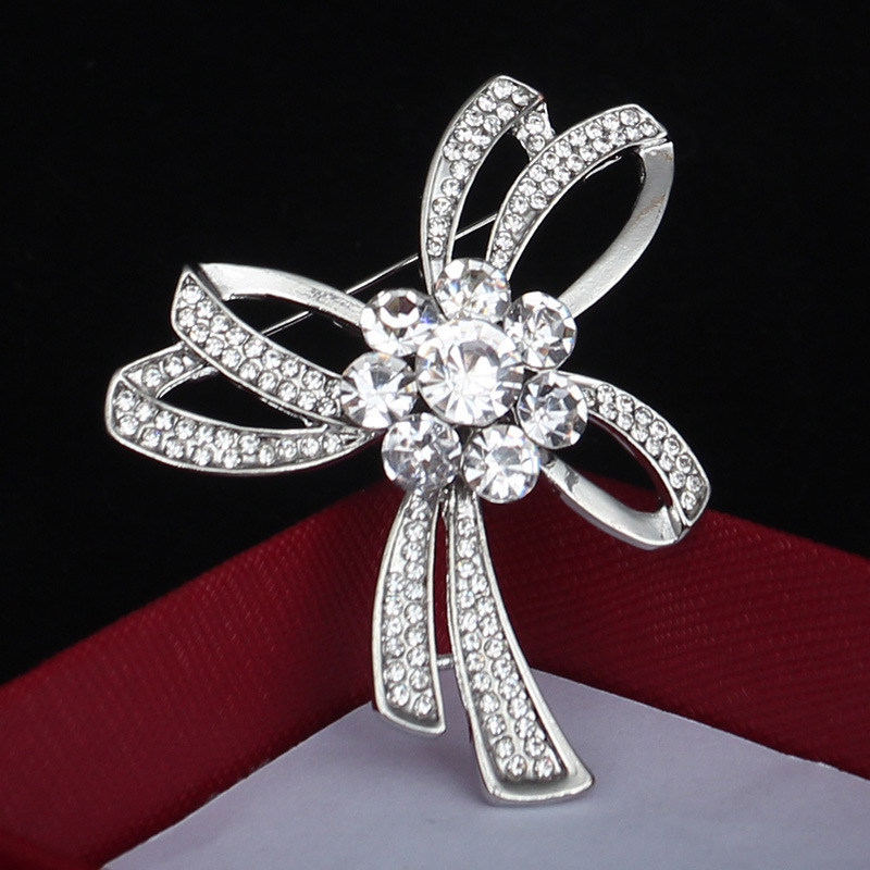 Elegant Lady Bow Knot Alloy Plating Inlay Artificial Crystal Women's Brooches display picture 3