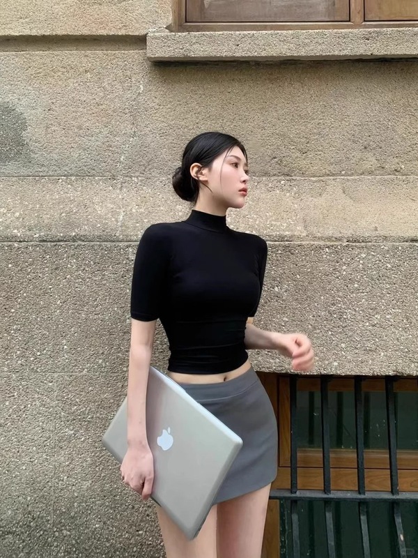 女性用ブラックミッドスリーブTシャツ、インナーにハーフタートルネックボトムシャツ、2025春夏新作五分袖スリムハーフスリーブトップ|undefined