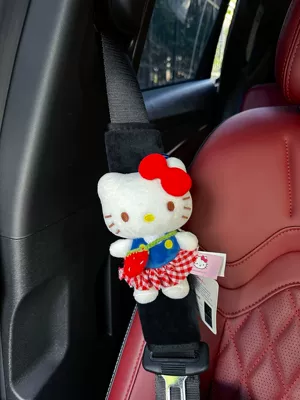 Sürətlər qutusu və əl tormozu başlıqları Shoulder Pads Car Seat - authentic-kt-shoulder-pads-black-plush-red-knot-red-plaid-skirt-with-strawberry-bag-single
