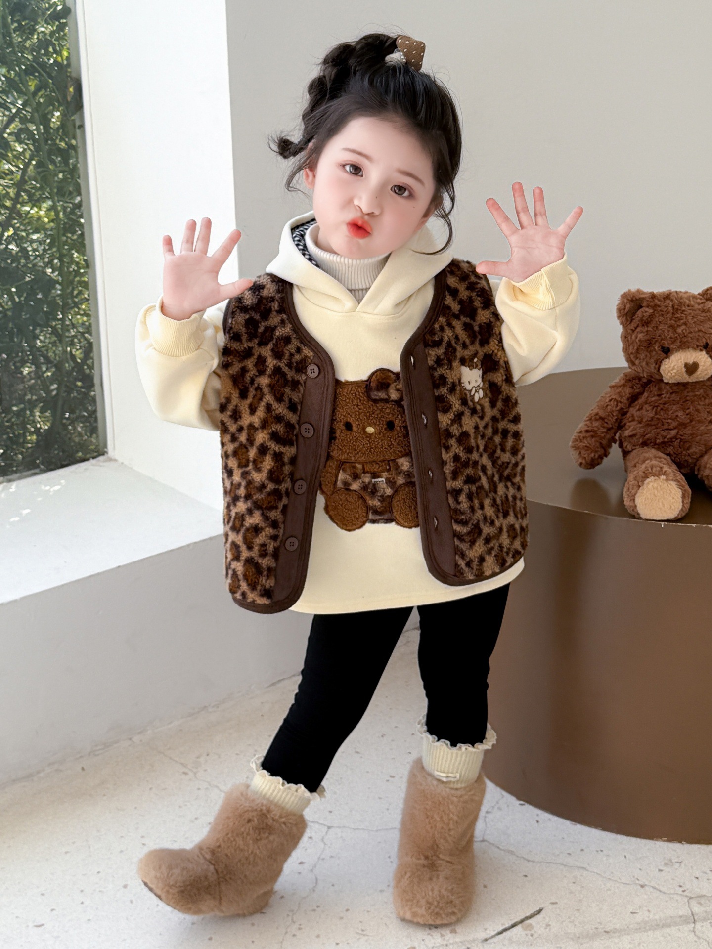 Niñas leopardo gato chaleco conjunto otoño invierno 2025 nuevo estilo de estilo extranjero para niños de moda con camisa de lana dos piezas