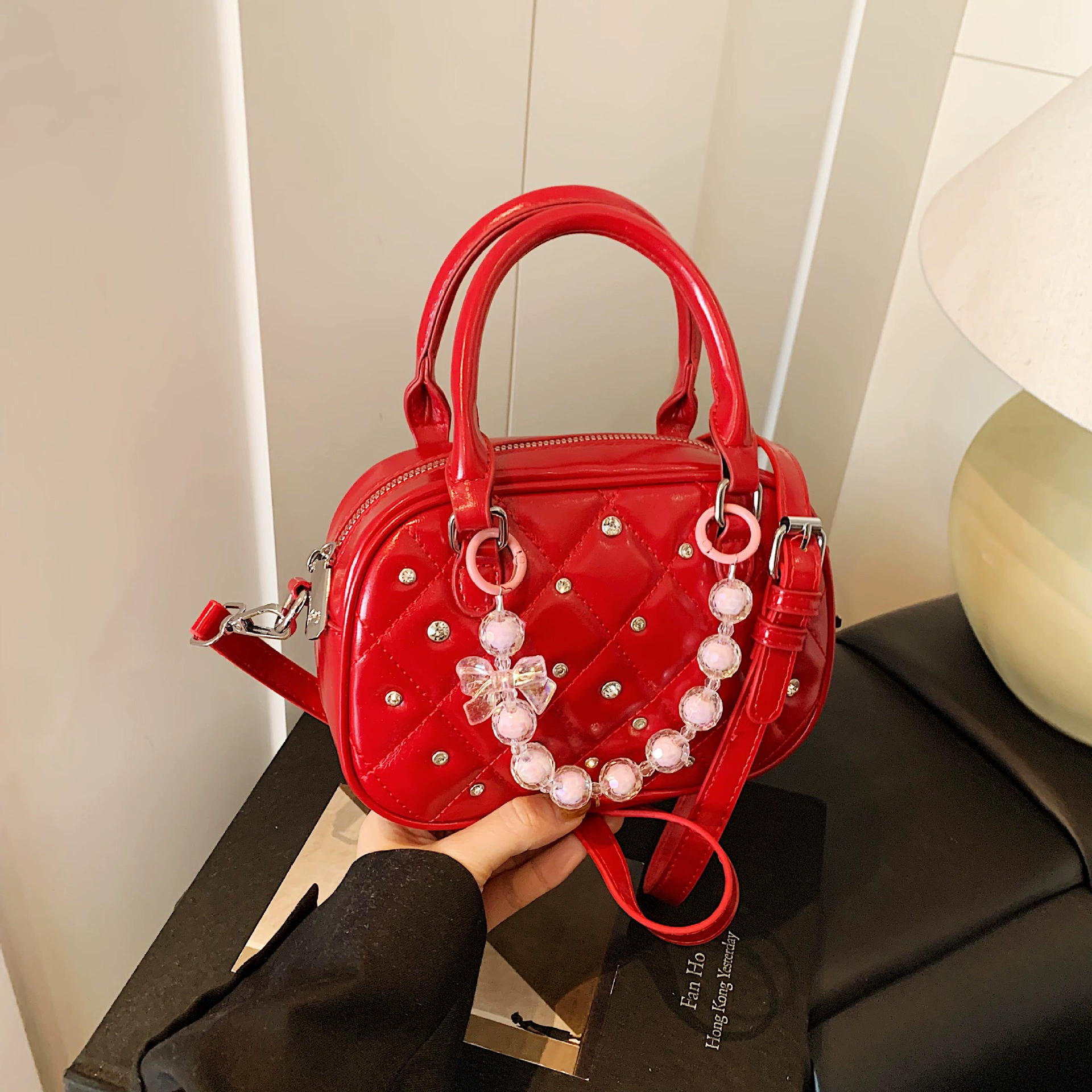 Small design handheld pillow, shoulder bag with diamond pattern, Korean style, city style