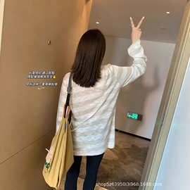030206设计感小众圆领长袖卡通t恤女宽松轻薄防晒罩衫百搭体恤