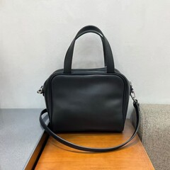 ミニマリストオールドマネースタイル天井列小さな正方形バッグ25新しいレイポータブル脇の下ボウリングバッグクロスボディ豆腐バッグ
