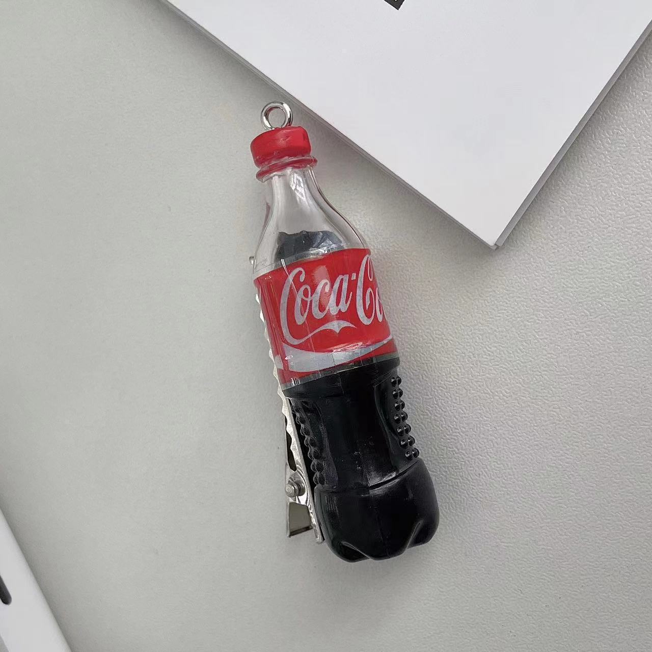 병에 담긴 콜라 머리핀