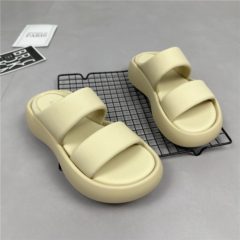 Tykksålede skinnsandaler og tøfler for kvinner 2023 sommer ny mote ett-ords all-match myk bunn casual sklisikre yttertøysandaler_voghion.com