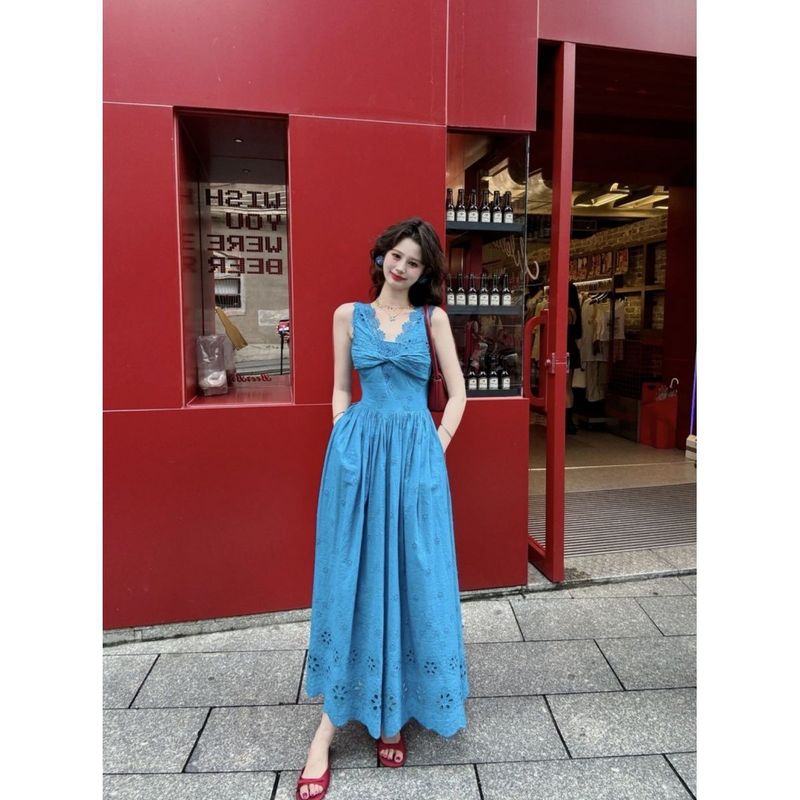 法式蕾丝镂空度假连衣裙女2025夏季新款甜美气质高腰显瘦勾花裙子|undefined