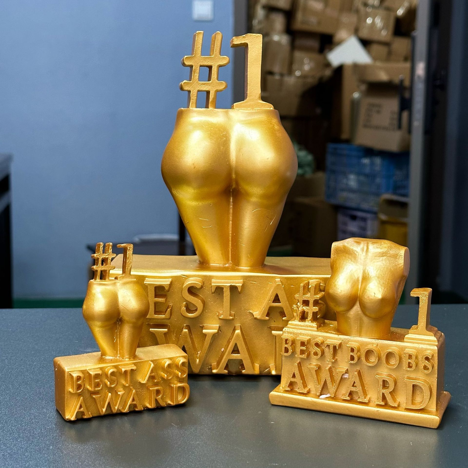 Trofeo Decorativo Creativo de Oro en Resina para Premiación