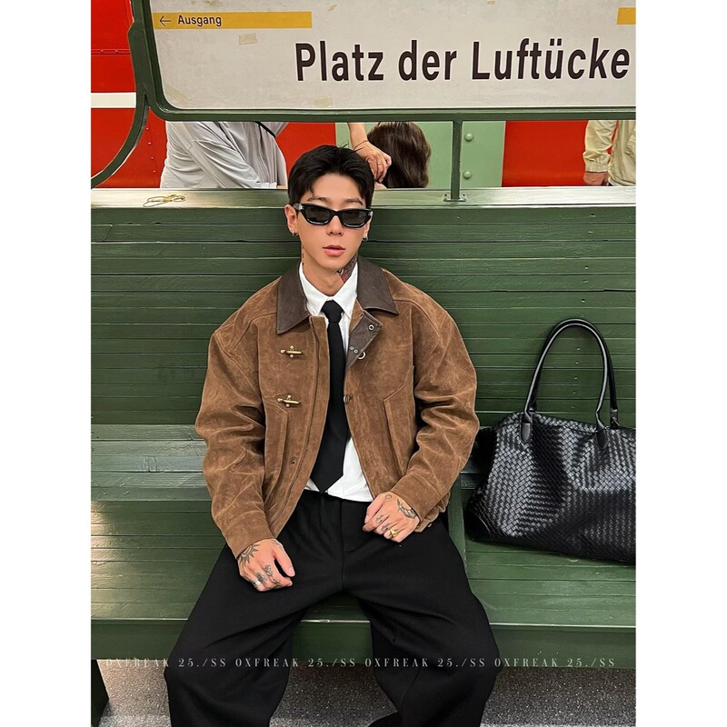 American-Style "Barn-Style Airplane Buckle" Brown Suede Work Jacket for Men, Short Loose Fit with a Turn-Down Collar, Trendy American-Style "Barn-Style Airplane Buckle" Brown Suede Work Jacket for Men, Short Loose Fit with a Turn-Down Collar, Trendy