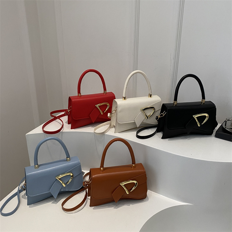 Bolso estilo occidental color sólido 2025 primavera nueva tendencia diseño de nicho personalidad tendencia pequeño bolso cuadrado simple bolso femenino