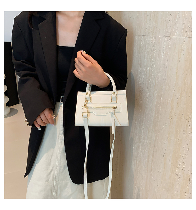 A retro, individualistic, casual single-shoulder crossbody bag for the autumn of 2024, featuring a fashionable, simple and elegant style, and a small square handbag for commuting undefined