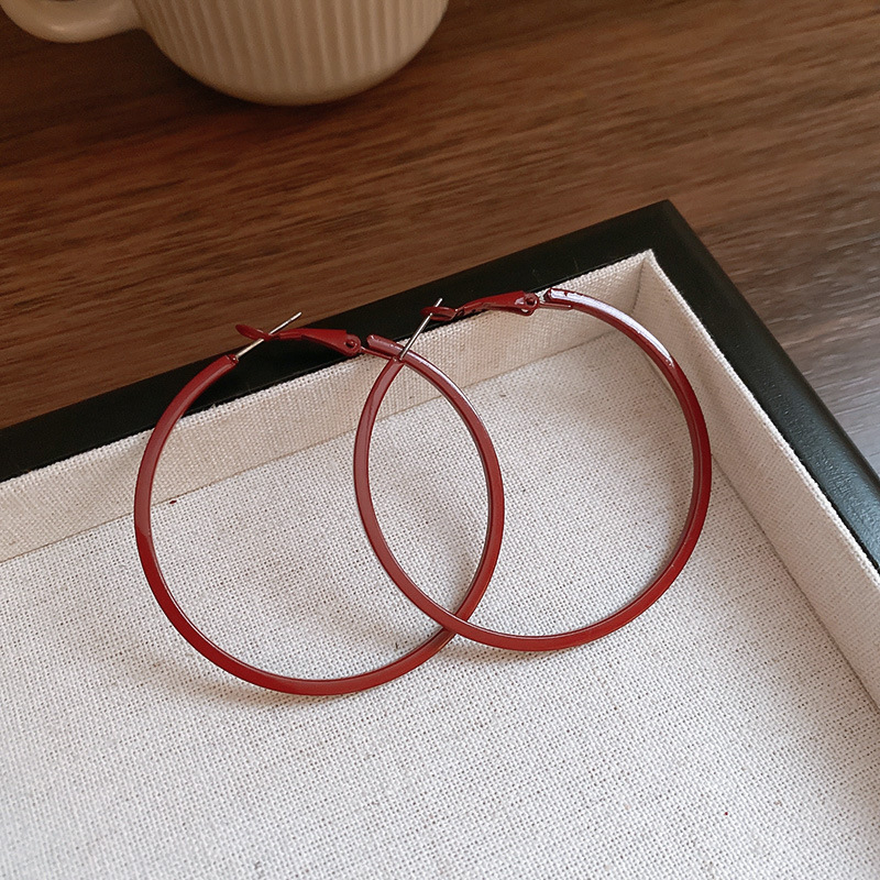Aguja de plata, anillo de oreja rojo Encola, pendientes de temperamento de nicho retro de moda, pendientes europeos y americanos, lujo ligero, mujeres de alta gama