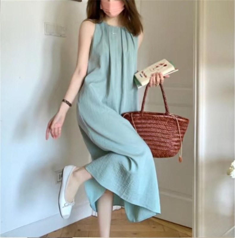 Japanese and Korean-style backless pleated sleeveless vest dress women's summer retro design sense niche loose all-match white long