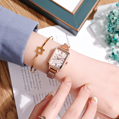 Live stream influencer sales retro style women's watch wholesale women's small square watch women's small green