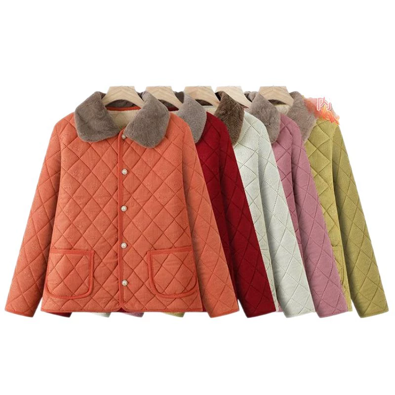 Короткая демисезонная утеплённая пуховка для отдыха для мамы, свободный крой, для среднего возраста, увеличенная плотность