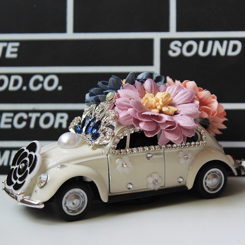 Decoración de coche creativa modelo de coche de aleación coche clásico colorido creativo con incrustaciones de diamantes decoración de coche decoración linda mujer