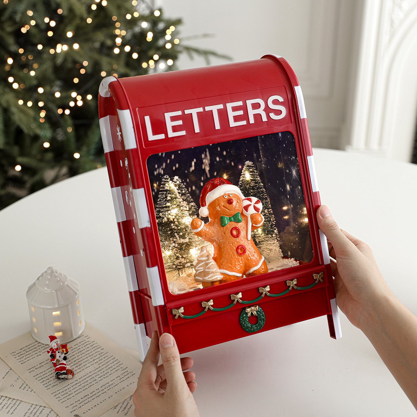 Caja de correo de Navidad transfronteriza de dibujos animados estadounidenses decoración de plástico Santa Claus decoración de música eléctrica nieve caja de correo de nieve