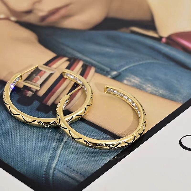 Light Luxury Style Retro French Style Creative Distinctive Black Cross Large C Ring Ear Ring High-end Fashion Commuter Earrings for Women