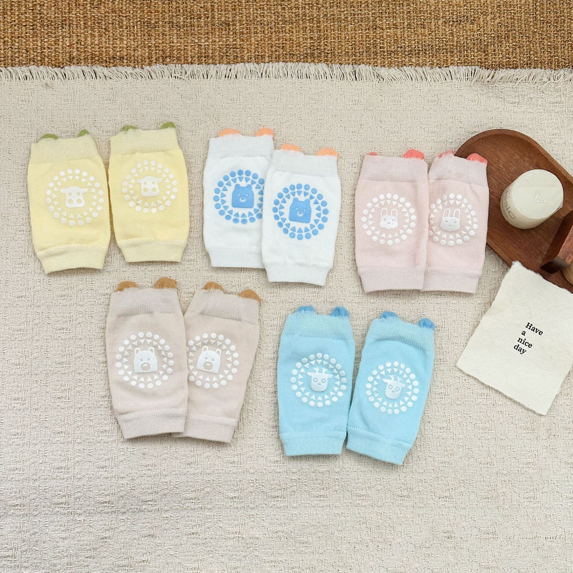 Rodillas para bebés, bebés que se arrastran en verano, bebés delgados de un año, 6 de noviembre y diciembre para aprender a caminar, aire acondicionado anti-caída, anti-deslizante