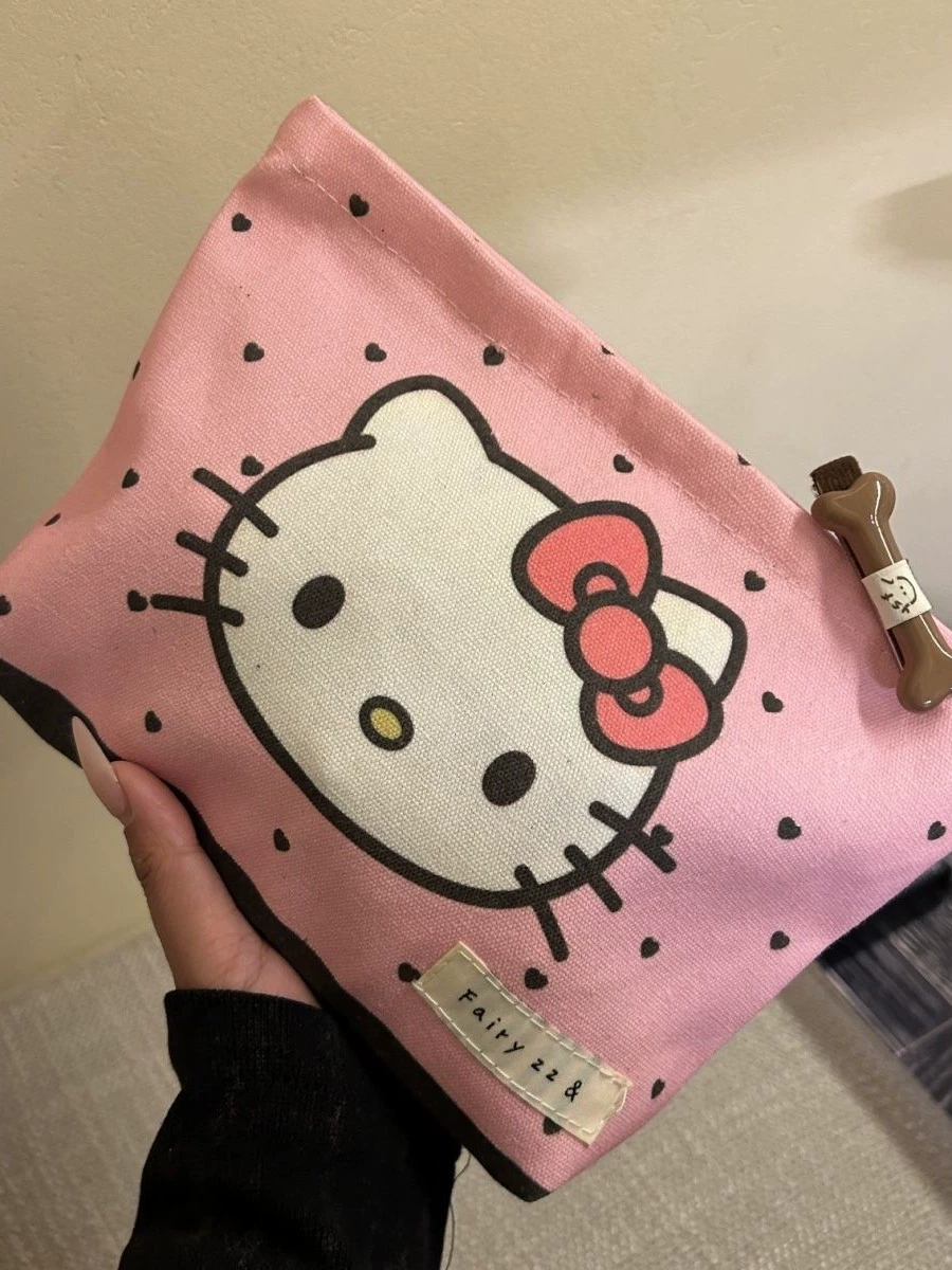 Косметичка ручная (Hello Kitty) фуксия, вместительная 22×16×4 см для путешествий