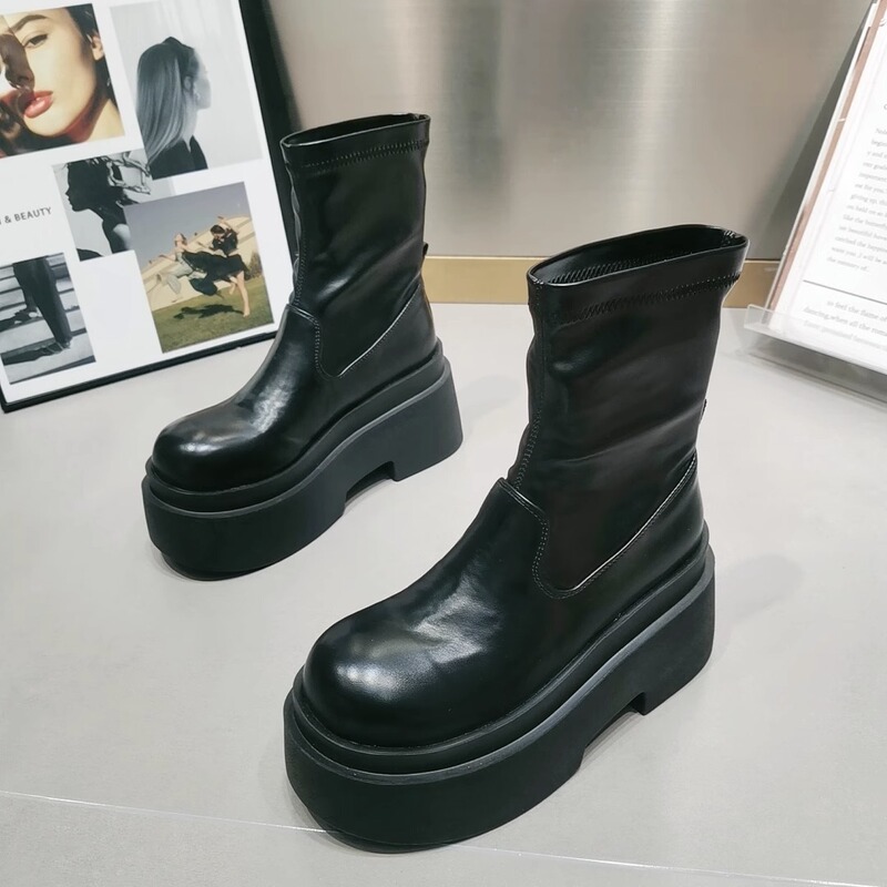 Super Trendy New Fashion Versatile Short Boots 2026 Autumn/Winter New Style Must-Have Thick-Soled Martin Boots for Petite Individuals Super Trendy New Fashion Versatile Short Boots 2026 Autumn/Winter New Style Must-Have Thick-Soled Martin Boots for Petite Individuals