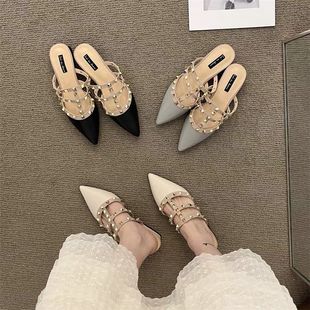 Trendy Summer New Pointed-Toe Studded Sandals for Women, Outdoor Wear, Wedge Heel Patent Leather Studded Closed-Toe Mules