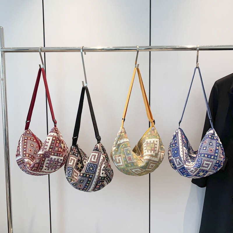 New 2024 Korean Style Versatile Crossbody Bag Women's Ins Bestselling Single Shoulder Bag Large Capacity Folk Style Dumpling Bag for Women