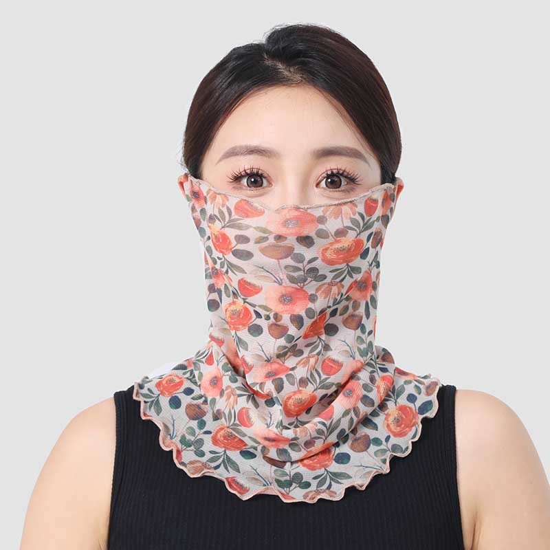 首を囲む女性の頭は夏の薄いタイプの日焼け止めのビーストタオルで首を保護します。|undefined