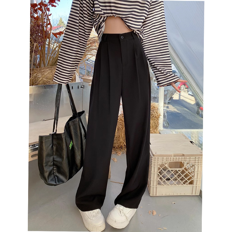 グレーのワイドパンツの女性春と秋の新型ハイウエストの垂れ下がった感じがゆったりしていて、やせています。