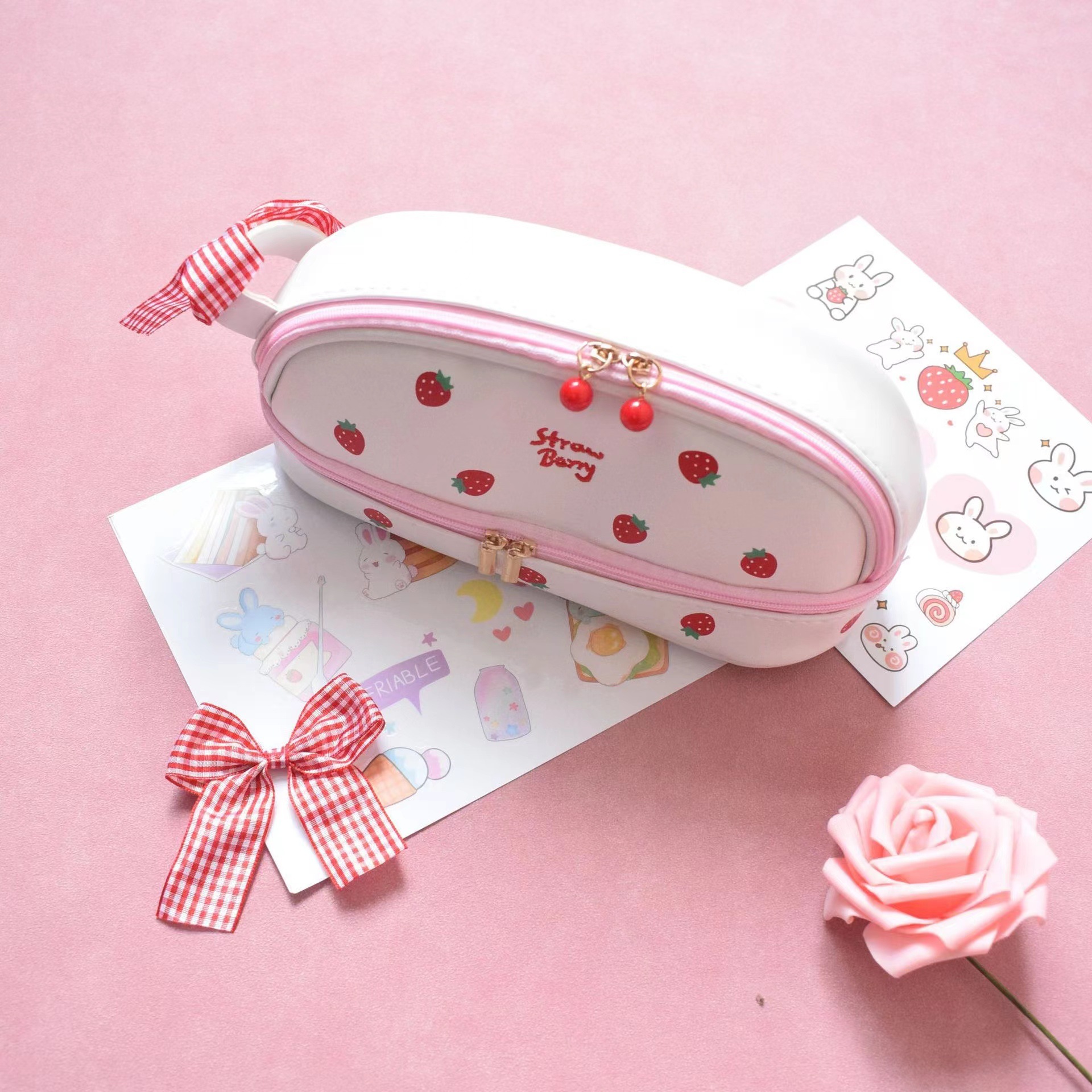 핑크 화이트 딸기