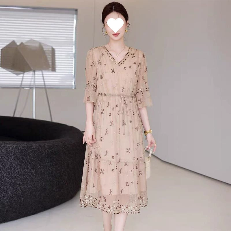 Высококачественное шелковое платье с вышивкой, женское платье средней длины, лето 2025, новый стиль, свободная и тонкая юбка из шелкового шелка шелковицы