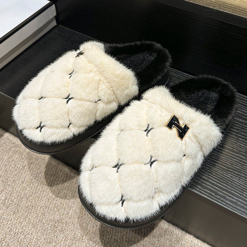 thumbnail image 1 of Zapatillas de algodón para mujer en otoño e invierno, posparto, interior del hogar, además de terciopelo para mantener el calor, antideslizantes y a la moda, zapatos peludos de suela gruesa., 1 of 5