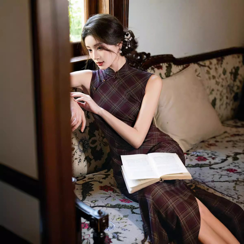 Chunxiao Retro 2024 Autumn and Winter Plaid Long Real Cardigan Cheongsam Improved New Chinese Style Sleeveless Dress