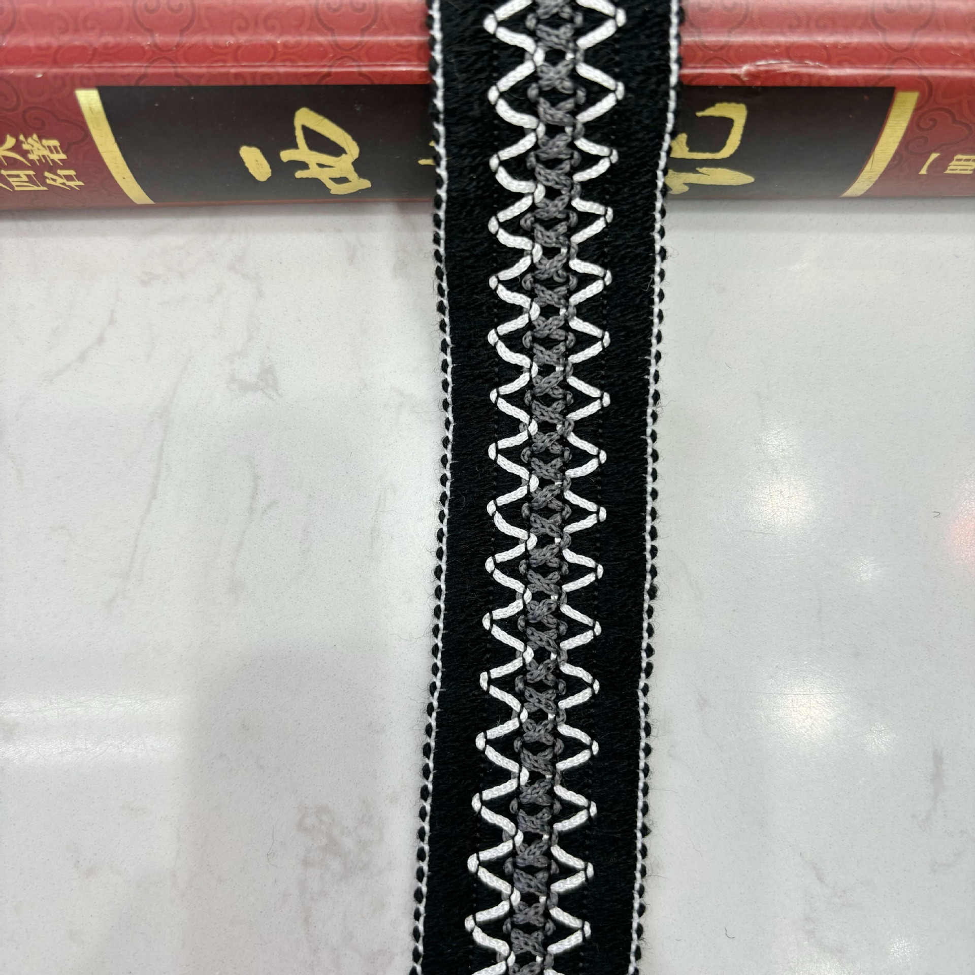 더블 다이아몬드 체크 무늬 블랙