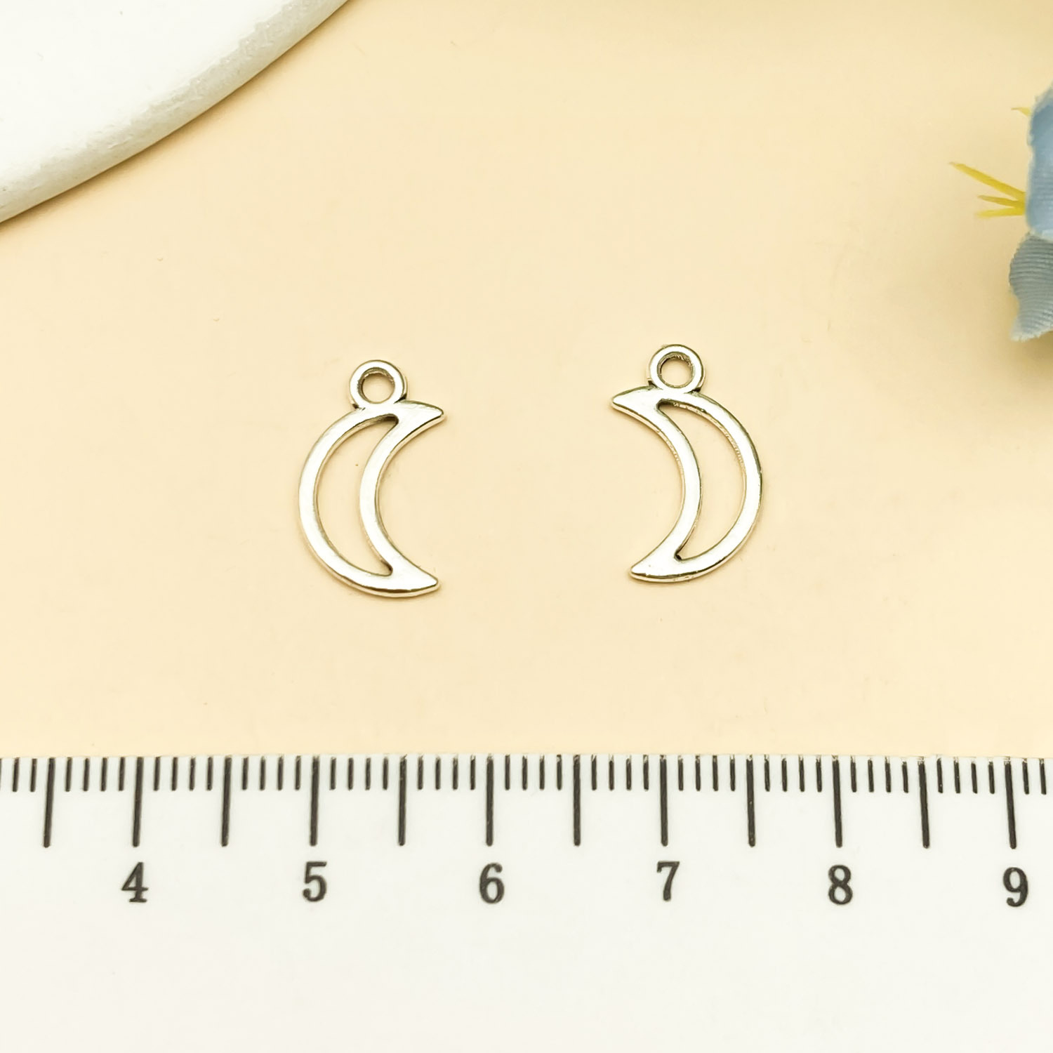 21505-W-古银锌合金月亮15x9mm-0.4g