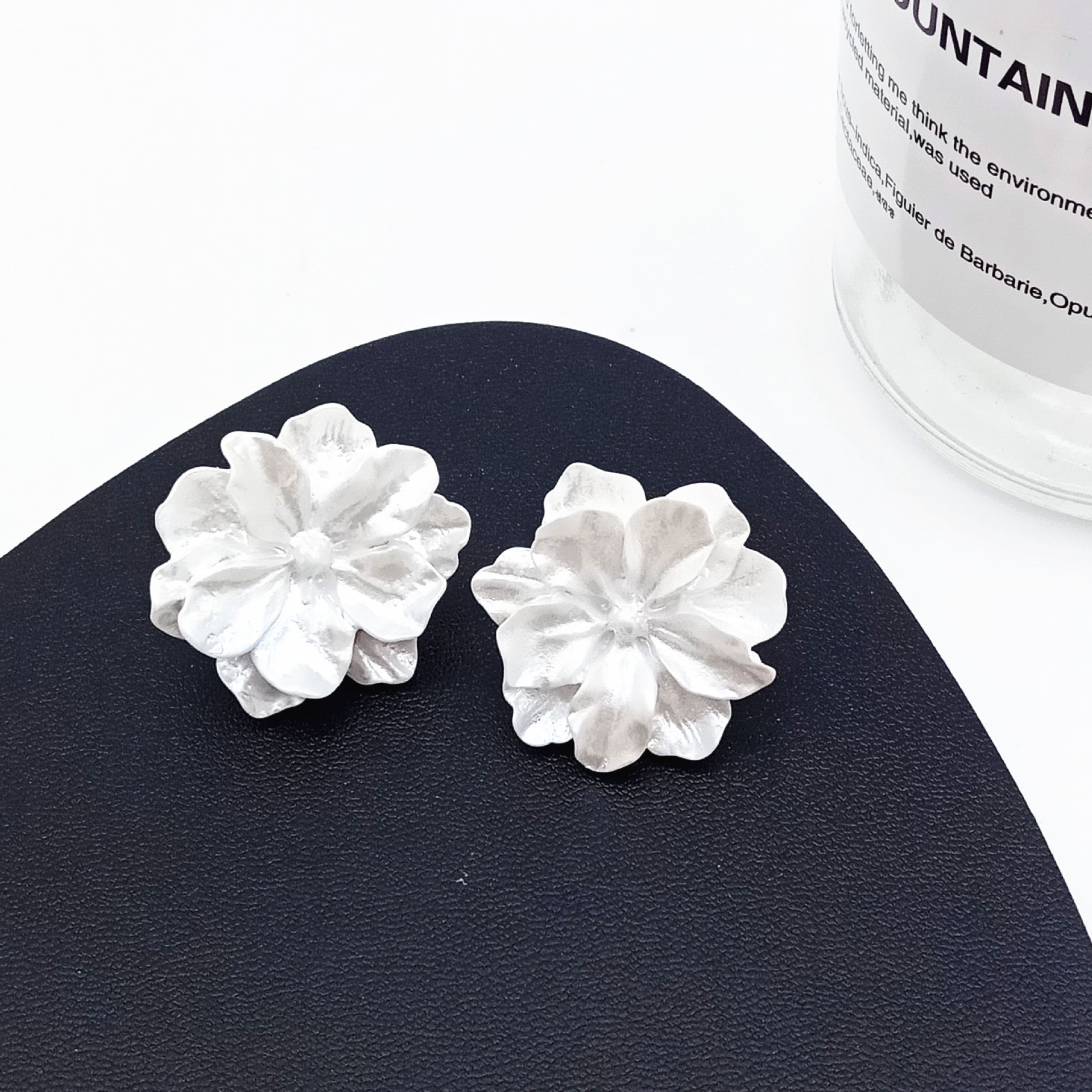 1 Pair Simple Style Flower Resin Women's Ear Studs display picture 3