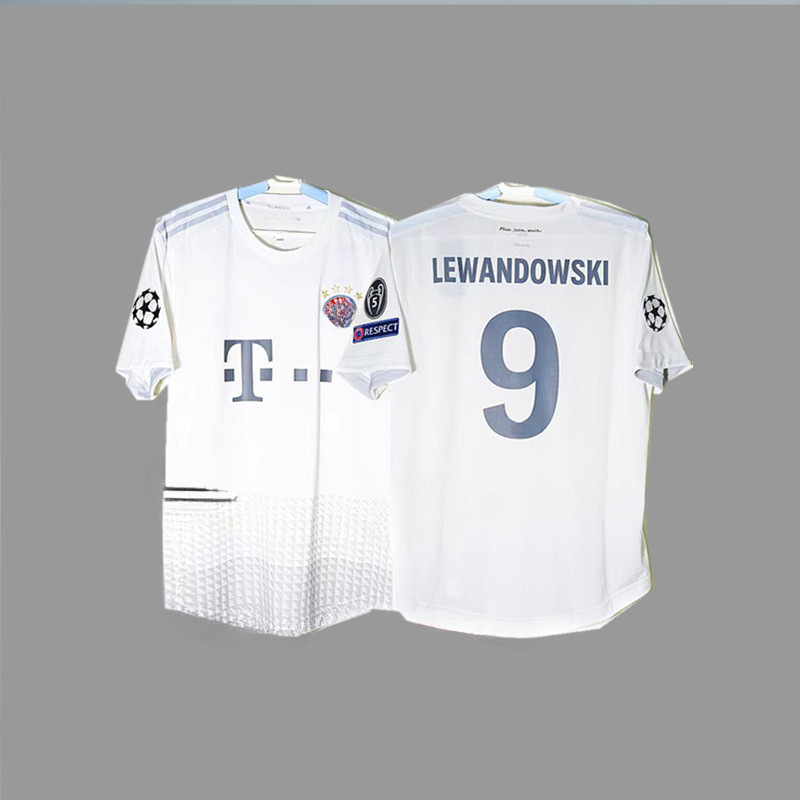 サッカーユニフォーム、チャンピオンズリーグの歴史、チャンピオンズチームのホームとアウェイのユニフォーム、ジダン、ベッカム、ロナウド、メッシのユニフォーム|undefined