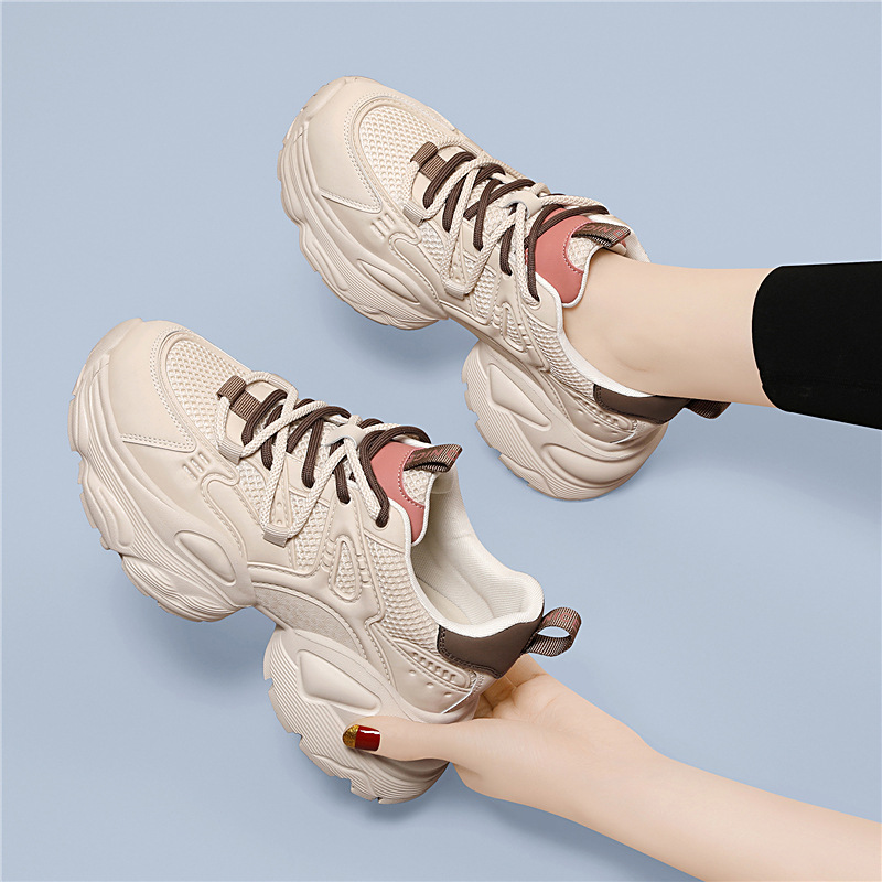 Venta al por mayor de zapatos de papá de mujer deportiva para mujer 2024 nuevo estilo de primavera y otoño de cuero todo fósforo plataforma plana suela blanda zapatos casuales de mujer