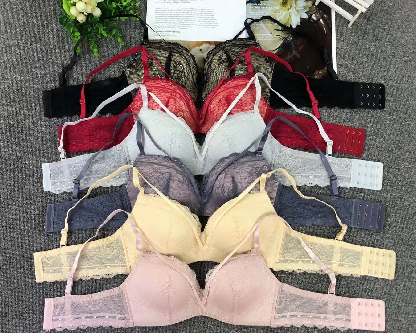 Nuevo sujetador inalámbrico moda encaje jacquard transpirable cómodo clásico tres breasted ropa interior para las mujeres al por mayor