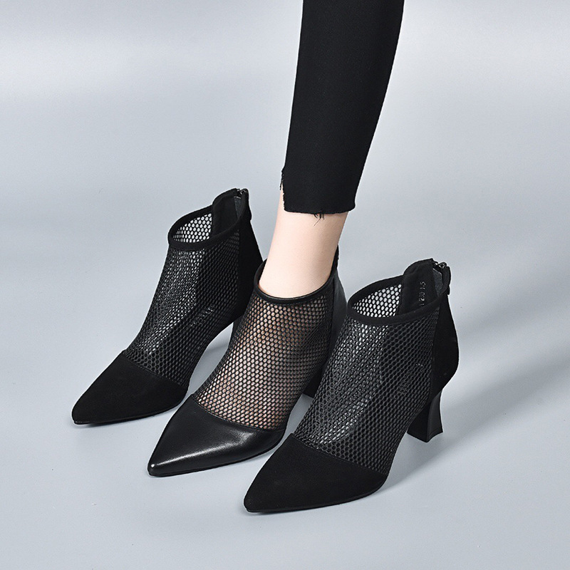 Giày boot ngắn lưới khoét lỗ mũi nhọn gót dày da thật cổ cao — Da cừu lộn màu đen