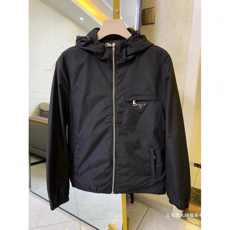 European-style spring-summer new metal triangle logo hooded jacket, slim-fit men's casual jacket for young and stylish individuals European-style spring-summer new metal triangle logo hooded jacket, slim-fit men's casual jacket for young and stylish individuals