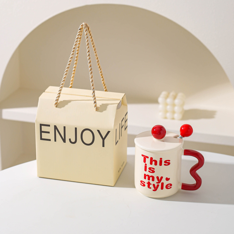 Tazas de cerámica de moda, tazas de agua creativas para hombres y mujeres, tazas de pareja, tazas de café con cucharas para regalos de amigos.