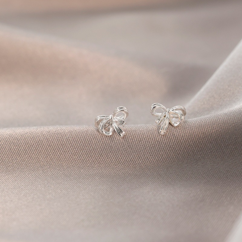 Pendientes de Borla de Lujo Ligero y Alta Gama para Mujer, Clips para Orejas sin Perforación, Pendientes Asimétricos de Perlas para Otoño e Invierno.