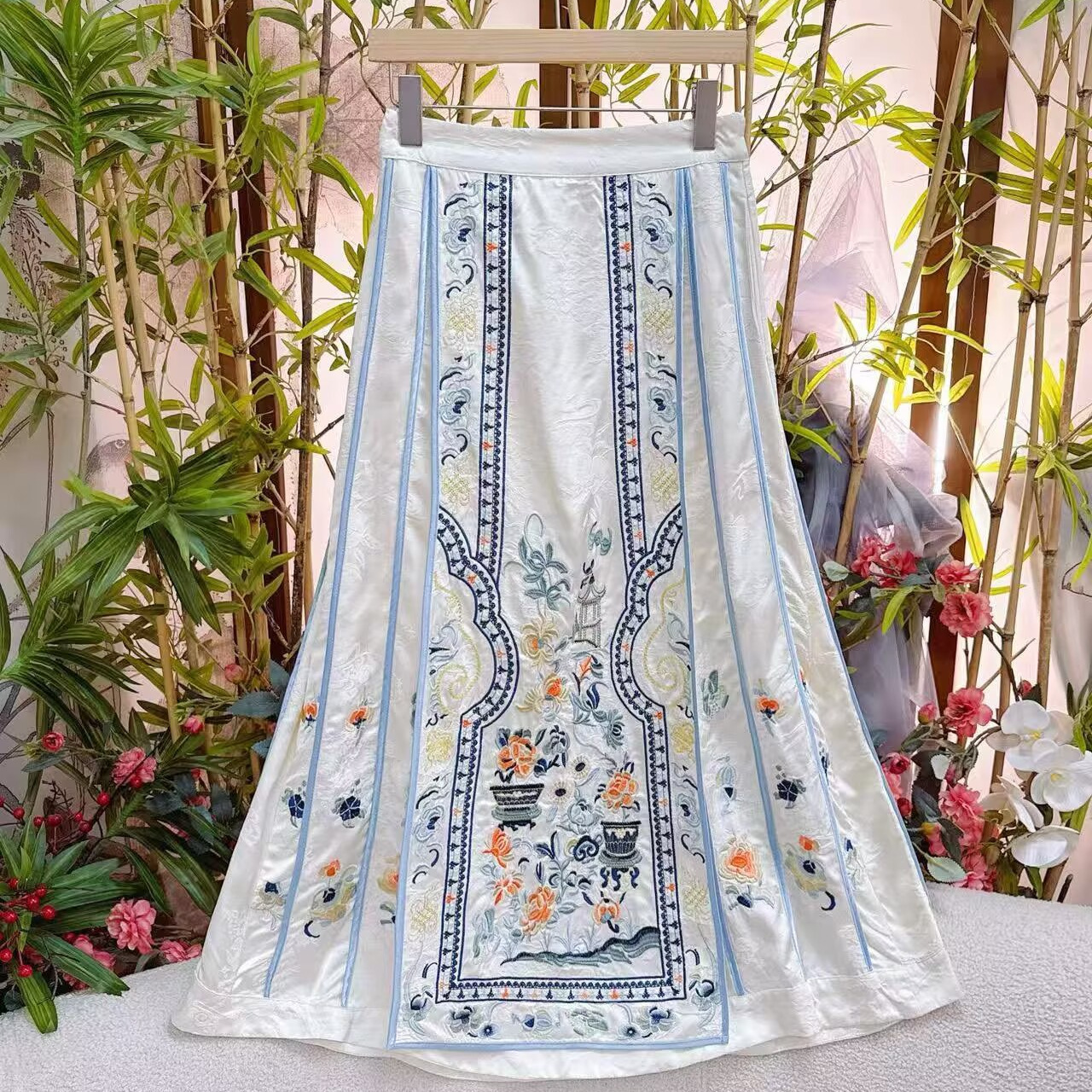 2026 New Jacquard Embroidery Mamian Skirt with Chinese Style, Improved Slimming Half Skirt, Versatile and Elegant National Style Skirt