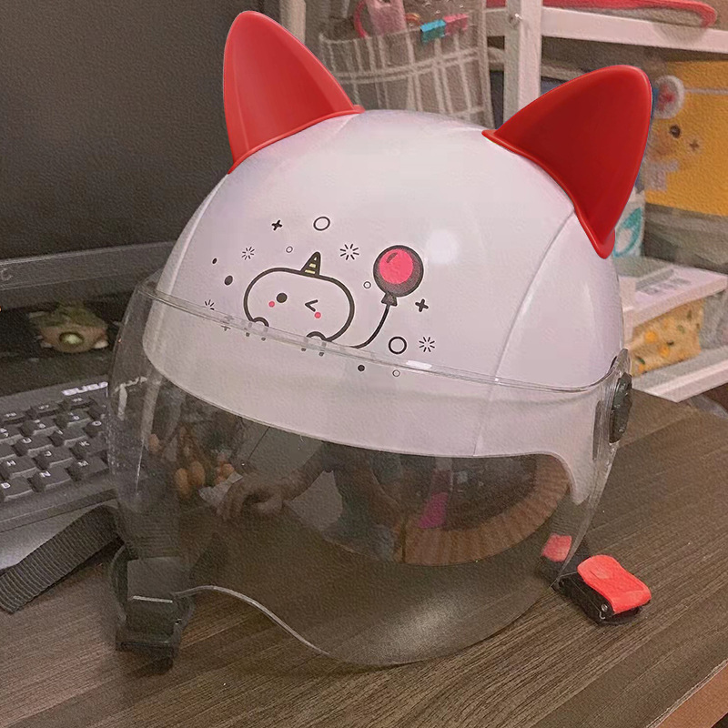 Tiktok libélula de bambú caliente creativo lindo casco lechón decoración giratoria coche eléctrico llevar puesto de aviones