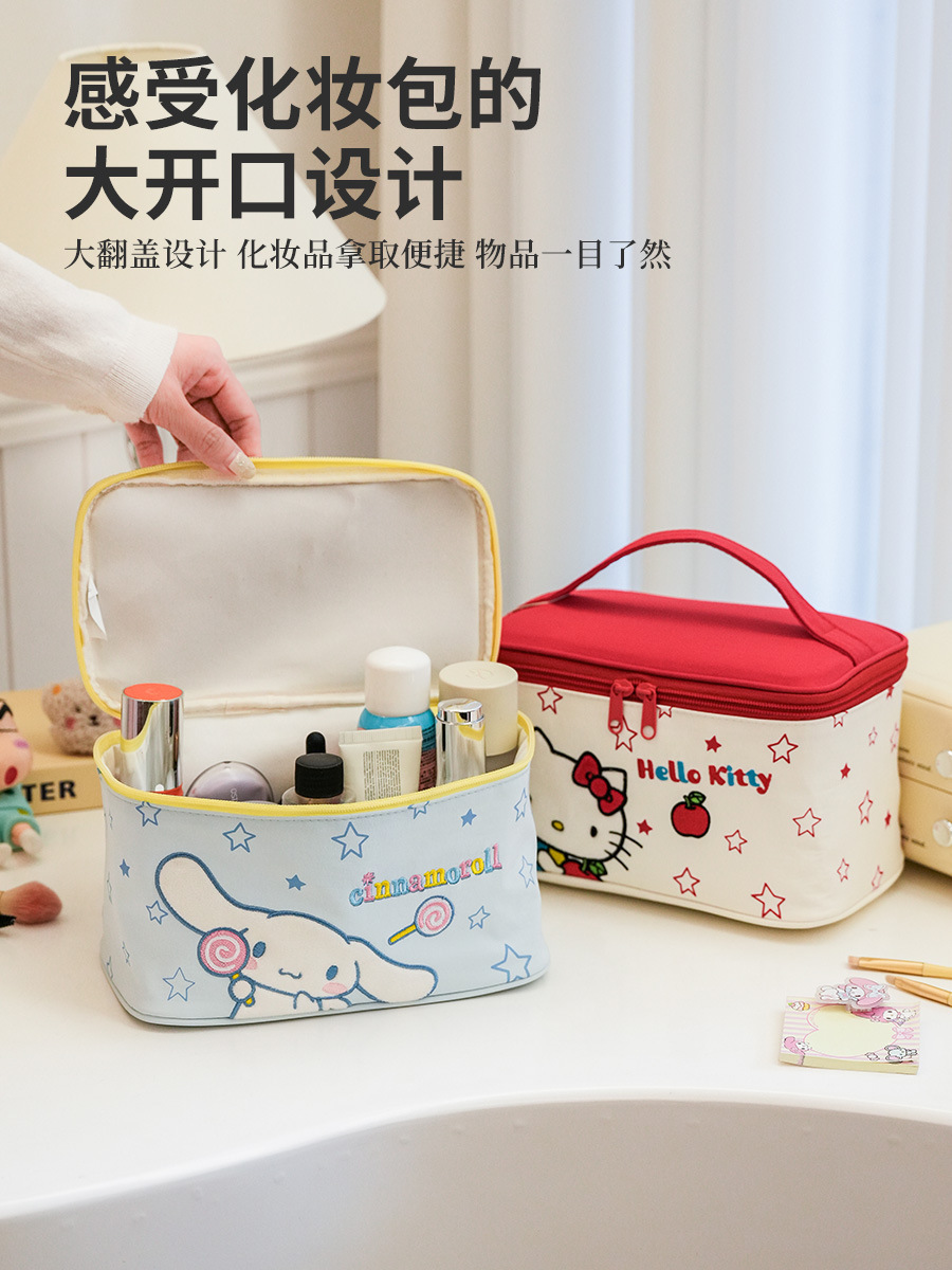 Sanrio Kitty Square Bags de maquillaje mujeres bordadas portátiles de gran capacidad de viaje lindas bolsas de almacenamiento bolsas de lavado