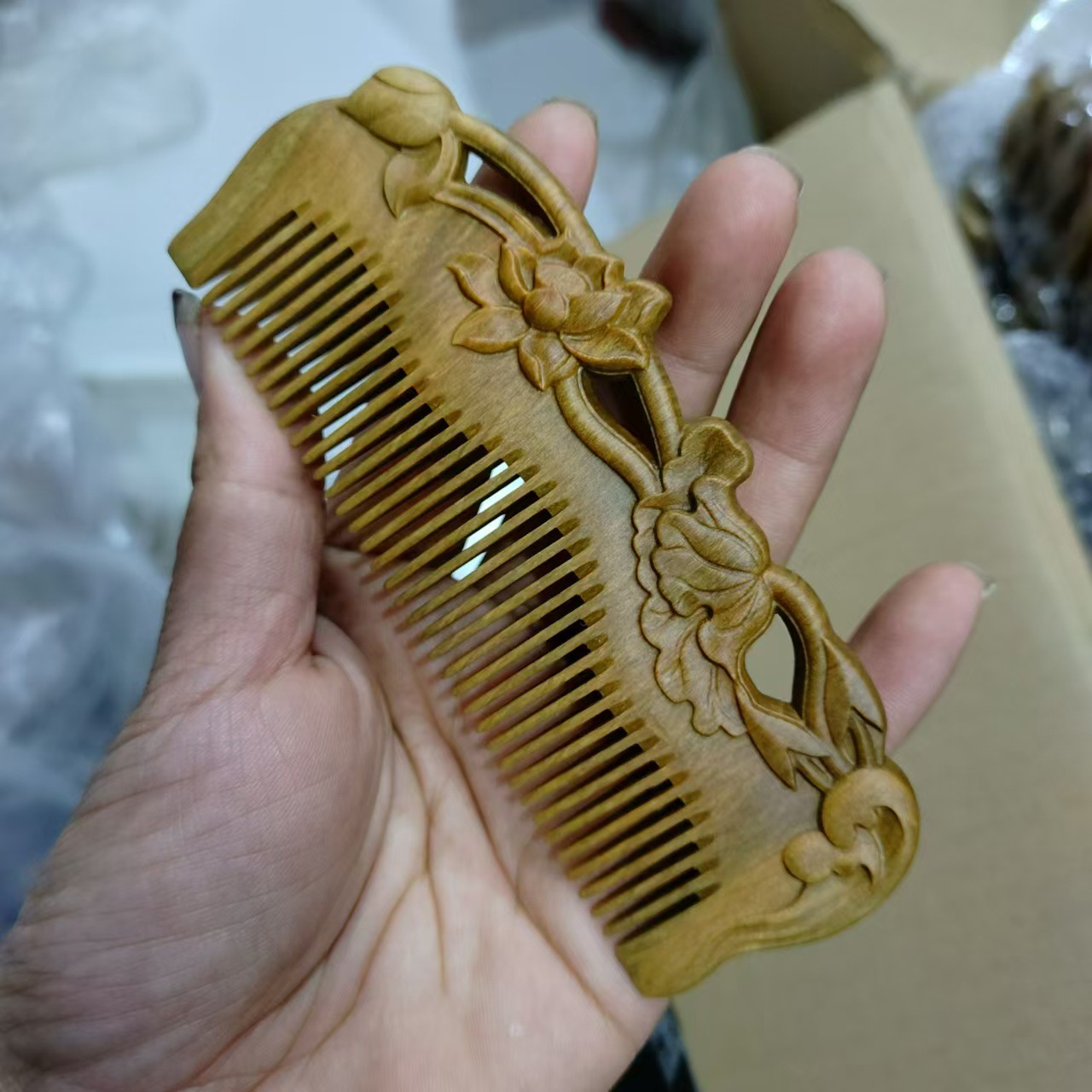 緑檀木両面彫刻磨き木櫛マッサージ保健携帯櫛プレゼントスポットメーカー卸売り