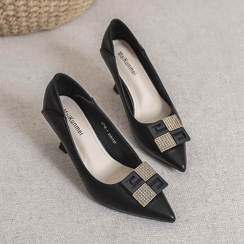 2024 Tidlige forårsnye højhælede, slanke hæle, spidse vanddiamantspænde, bløde læderarbejdssko_voghion.com